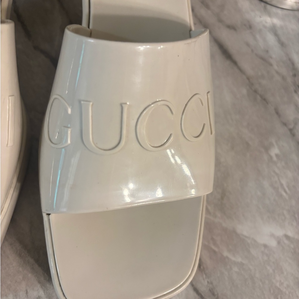 Gucci Women's Cream Slide Sandals - Picture 4 of 6